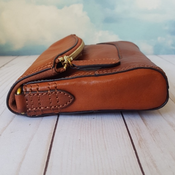 FRYE Fold Over Crossbody Cognac Leather NWT - Picture 4 of 8